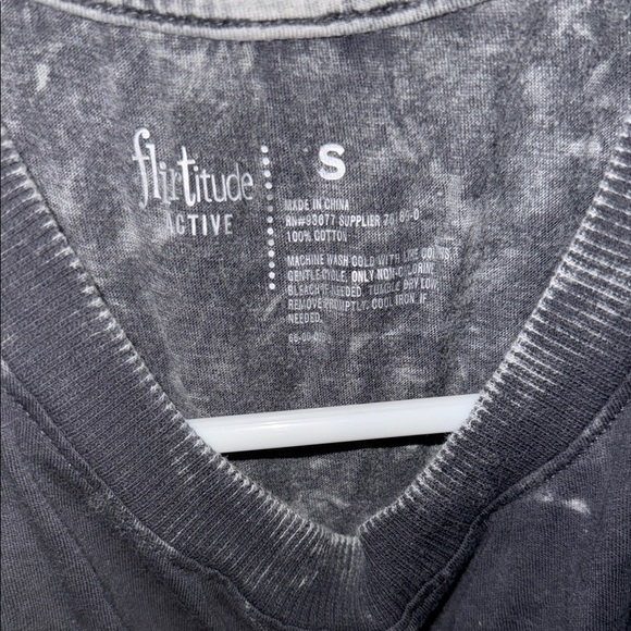 Black Sleeveless Active Top - Picture 3 of 5